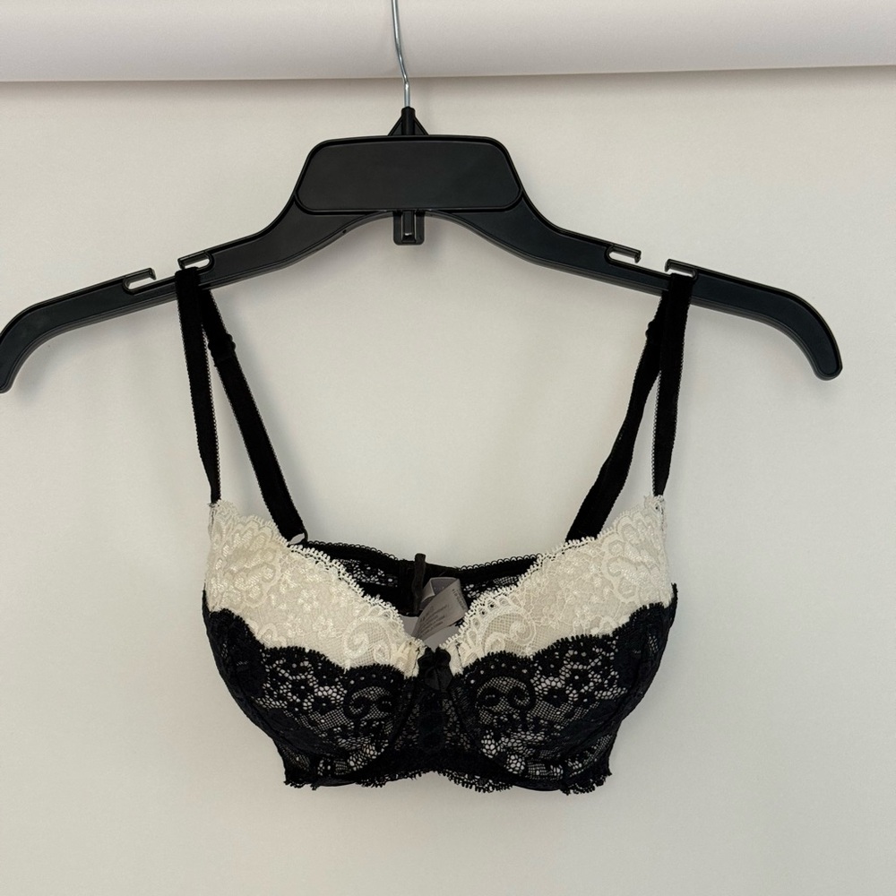 Victoria's Secret Black and Cream Lace Bra